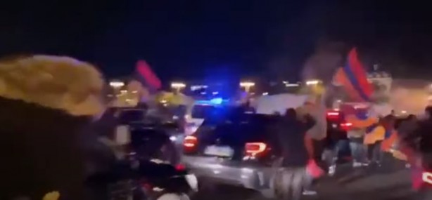 Foto - Ermenistan'da kutlamalar başladı 'Bu kadar korkuyordunuz madem niye saldırıyorsunuz'