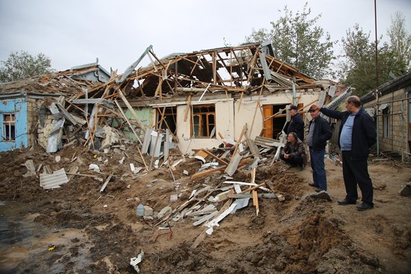 Foto - Ermenistan'dan alçak saldırısı yürekleri sızlattı: Ailesini böyle kurtardı!