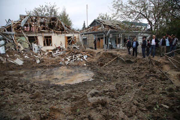 Foto - Ermenistan'dan alçak saldırısı yürekleri sızlattı: Ailesini böyle kurtardı!