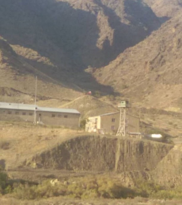 Foto - Ermenistan'dan PKK taktiği! Bayrak diktiler