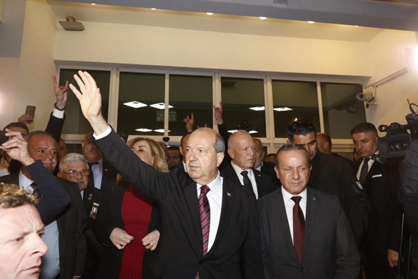 Foto - Ersin Tatar ülkesine geri döndü