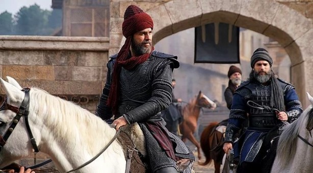 Foto - Ertuğrul Bey geri mi dönüyor? Engin Altan Düzyatan'dan Kuruluş Osman izleyicisini heyecanlandıran paylaşım