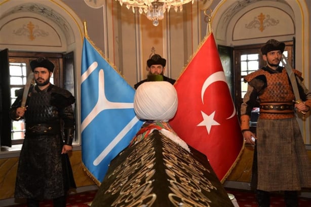Foto - Ertuğrul Gazi Türbesi’nde saygı nöbetleri başladı
