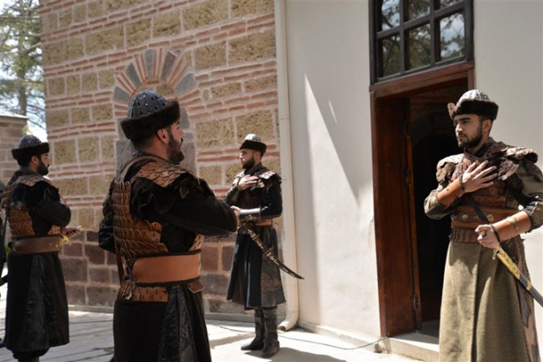 Foto - Ertuğrul Gazi Türbesi’nde saygı nöbetleri başladı