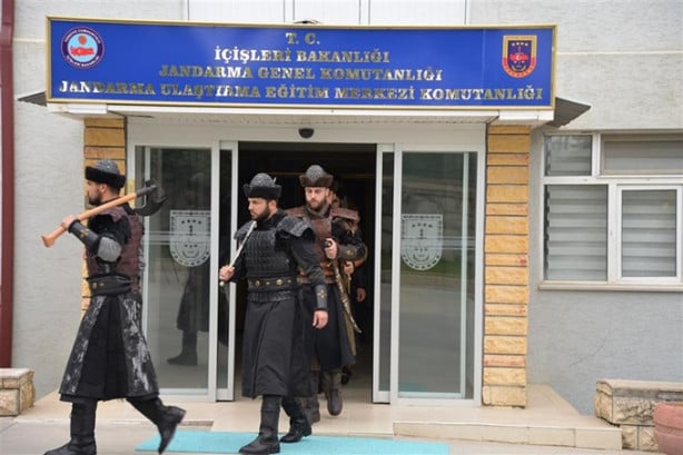 Foto - Ertuğrul Gazi Türbesi’nde saygı nöbetleri başladı