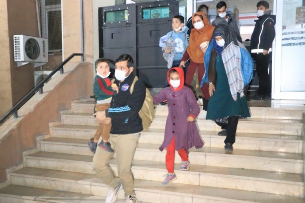 Erzincan'da 29 düzensiz göçmen yakalandı