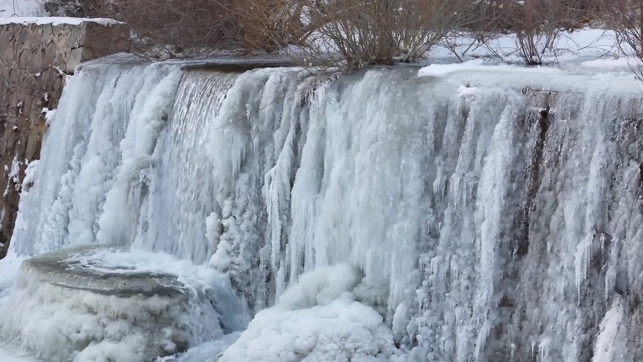 Foto - Erzincan’da donduran güzellik! Şelale ve göletler buzla kaplandı