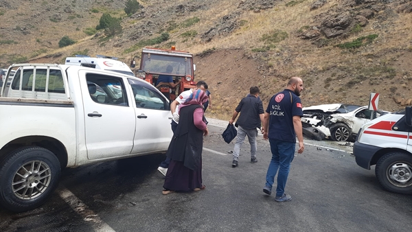 Foto - Erzincan'da feci kaza: Çok sayıda yaralı var