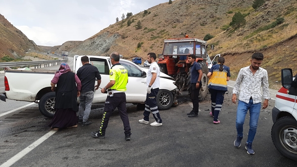 Foto - Erzincan'da feci kaza: Çok sayıda yaralı var