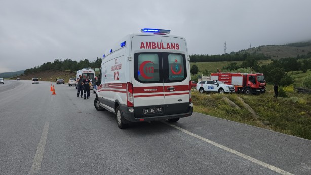 Foto - Erzincan'da şarampole devrilen minibüsteki 4 kişi öldü, 10 kişi yaralandı