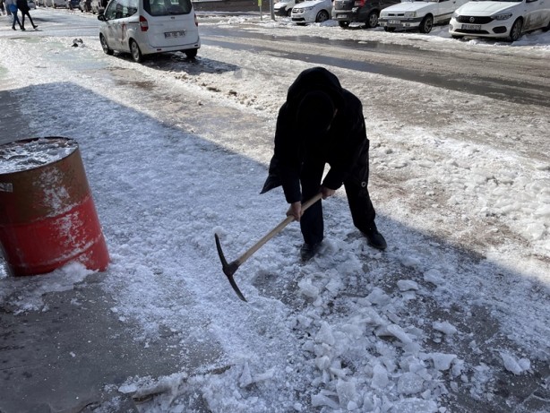Foto - Erzurum, Kars ve Ardahan'da kar yağışı yerini soğuk havaya bıraktı