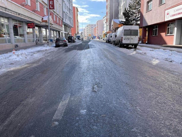 Foto - Erzurum, Kars ve Ardahan'da kar yağışı yerini soğuk havaya bıraktı