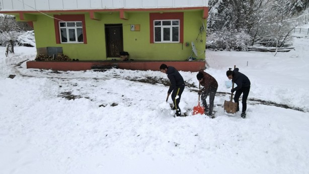 Foto - Erzurum, Kars ve Ardahan'da kar yağışı yerini soğuk havaya bıraktı