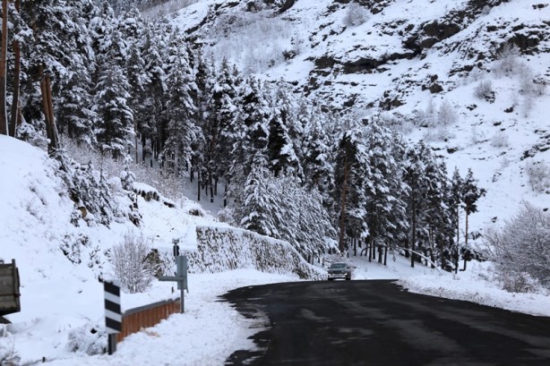 Erzurum, Kars ve Ardahan'da kar yağışı yerini soğuk havaya bıraktı