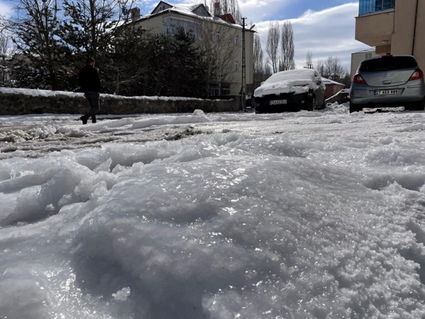 Foto - Erzurum, Kars ve Ardahan'da kar yağışı yerini soğuk havaya bıraktı