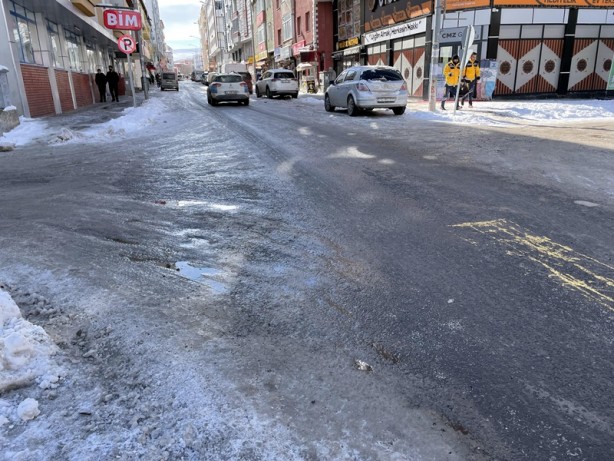 Foto - Erzurum, Kars ve Ardahan'da kar yağışı yerini soğuk havaya bıraktı