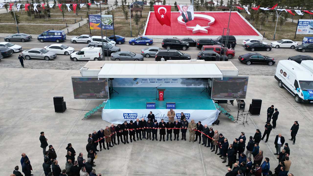 Erzurum'da AK Belediyecilik rüzgarı! 170 araçlık dev filo hizmete girdi!