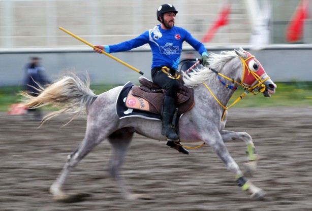 Foto - Erzurum’da ‘Atasporu’ nefes kesti