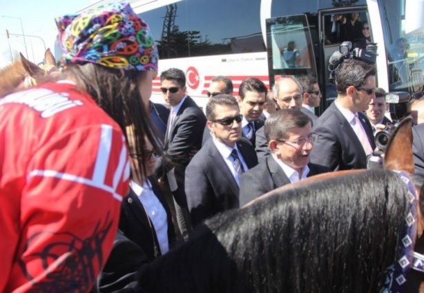 Foto - Erzurum'da Başbakan Davutoğlu'nu şaşırtan karşılama