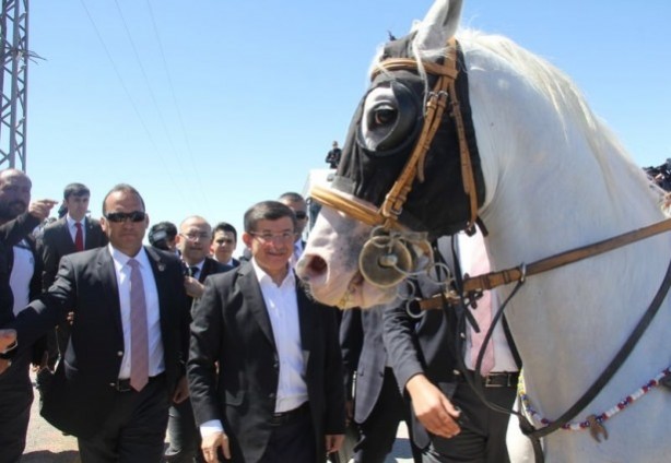 Foto - Erzurum'da Başbakan Davutoğlu'nu şaşırtan karşılama