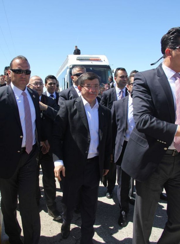 Foto - Erzurum'da Başbakan Davutoğlu'nu şaşırtan karşılama