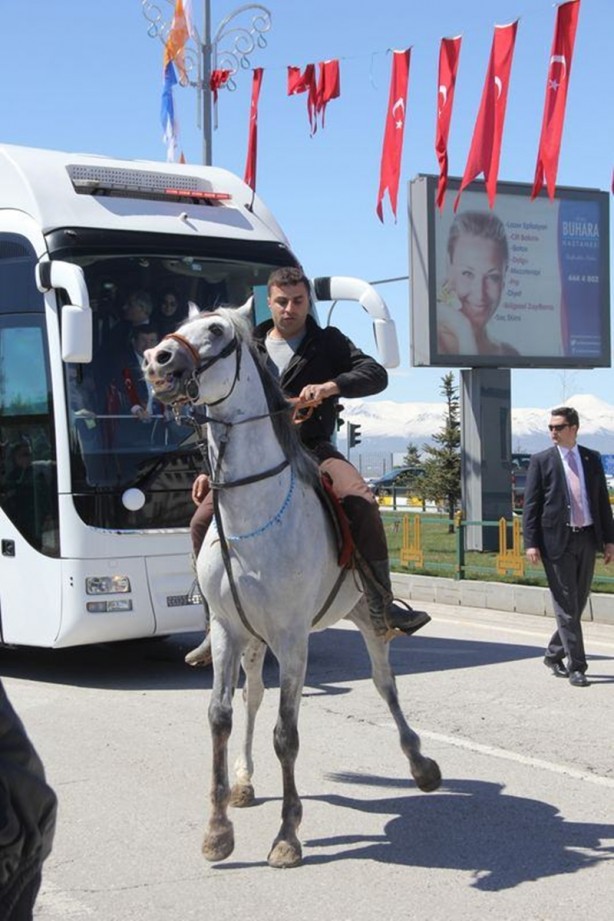 Foto - Erzurum'da Başbakan Davutoğlu'nu şaşırtan karşılama