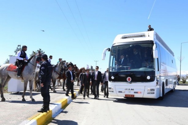 Foto - Erzurum'da Başbakan Davutoğlu'nu şaşırtan karşılama