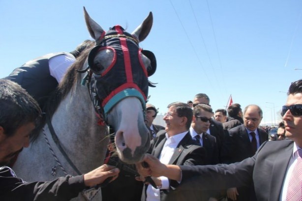 Foto - Erzurum'da Başbakan Davutoğlu'nu şaşırtan karşılama