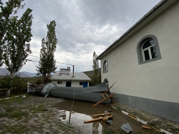 Foto - Erzurum'da caminin minaresi yıkıldı