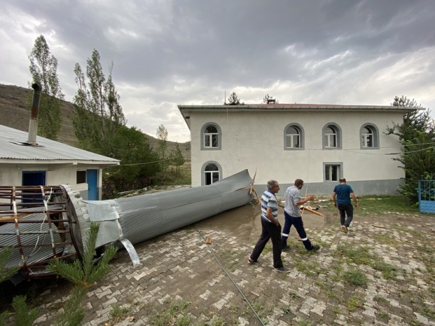 Foto - Erzurum'da caminin minaresi yıkıldı
