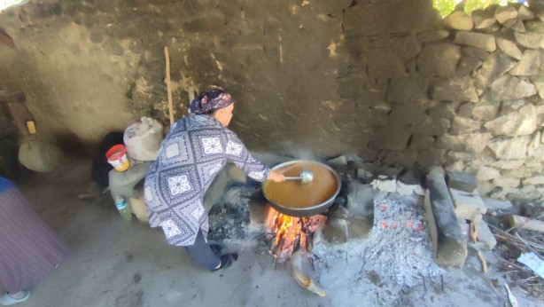 Erzurum'da dutun pekmez ve pestile yolculuğu sürüyor