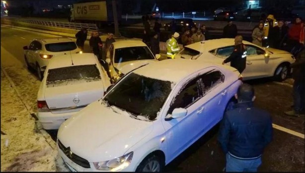 Foto - Erzurum'da feci kaza! 30 araç birbirine girdi