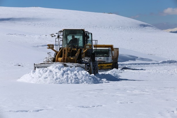 Foto - Erzurum'da kardan kapanan yollar açılıyor