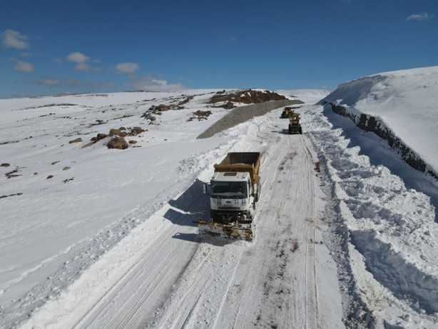 Foto - Erzurum'da kardan kapanan yollar açılıyor