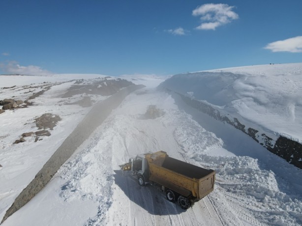 Foto - Erzurum'da kardan kapanan yollar açılıyor