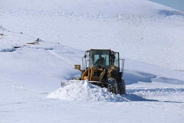 Foto - Erzurum'da kardan kapanan yollar açılıyor