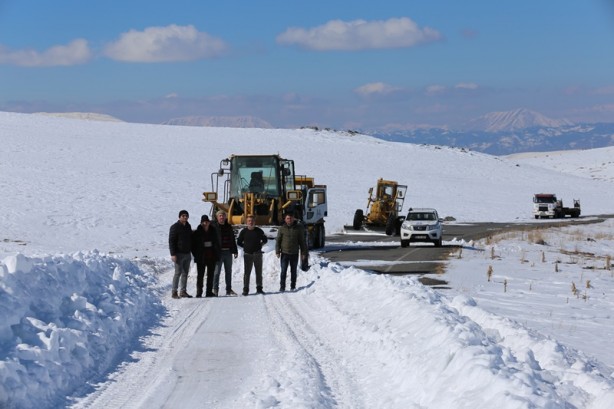 Foto - Erzurum'da kardan kapanan yollar açılıyor