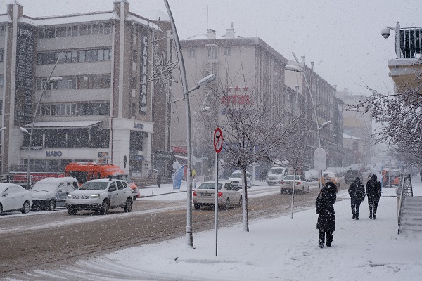 Foto - Erzurum'da kış geri döndü! 