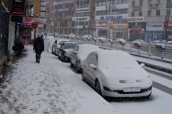 Foto - Erzurum'da kış geri döndü! 