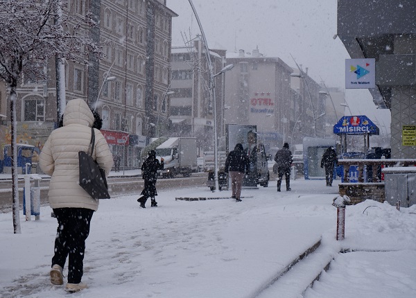 Foto - Erzurum'da kış geri döndü! 