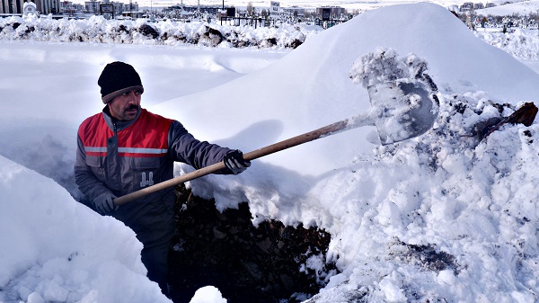 Foto - Erzurum'da kış mezarları hazırlandı