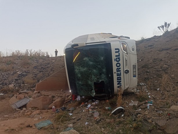 Foto - Erzurum'da otobüs şarampole yuvarlandı: 3 ölü, 21 yaralı