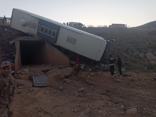 Erzurum'da otobüs şarampole yuvarlandı: 3 ölü, 21 yaralı