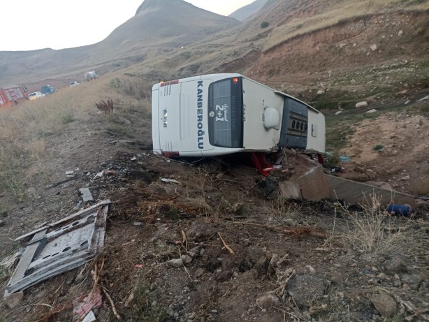 Foto - Erzurum'da otobüs şarampole yuvarlandı: 3 ölü, 21 yaralı