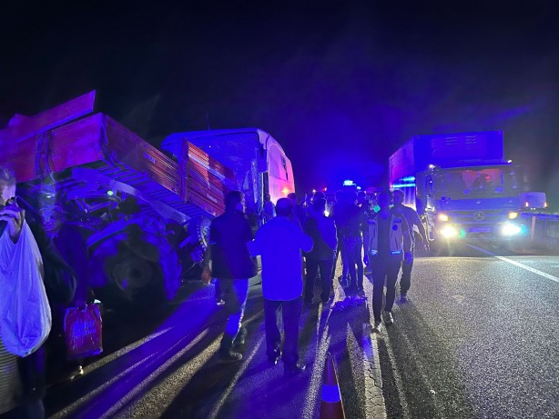 Foto - Erzurum'da yolcu otobüsü kaza yaptı! Yaralılar var