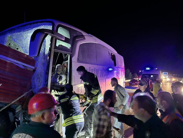 Erzurum'da yolcu otobüsü kaza yaptı! Yaralılar var