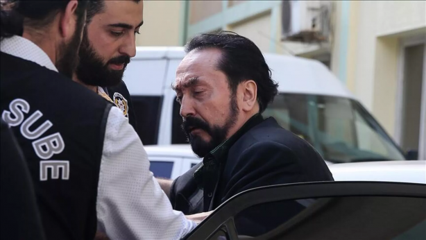 Foto - Erzurumlulara dikkat çeken "Adnan Oktar" uyarısı: "Umarım çok büyük hasar vermez" diyerek duyurdu