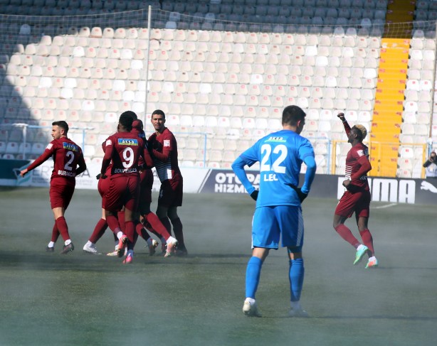 Foto - Erzurumspor-Hatayspor maçında şaşkına çeviren görüntü