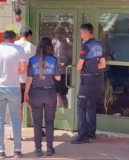 Foto - 'Eş değiştirme' rezaletine tepki yağmıştı! 'Şarküteri' olarak görünen mekanın kapısına kilit vuruldu