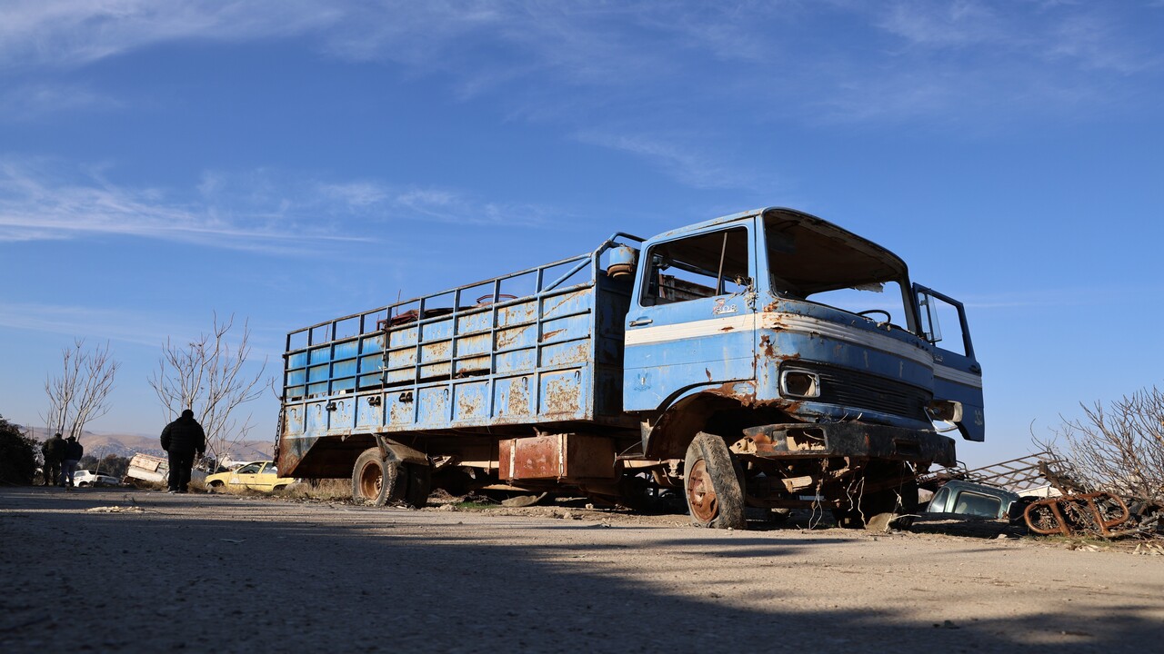 Foto - Esad rejiminin el koyduğu binlerce araç bakın ne halde bulundu!